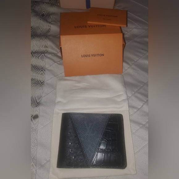 RARE LOUIS VUITTON LV Monogram Multiple Wallet w/ Tags Special Edition - Picture 13 of 13